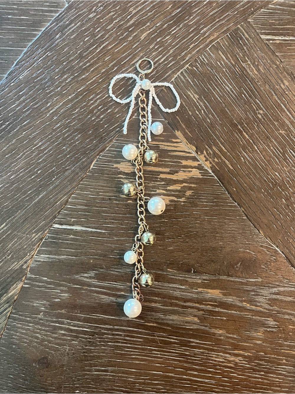 Pearl and Gold Drop Charm for bag – White/Gold
